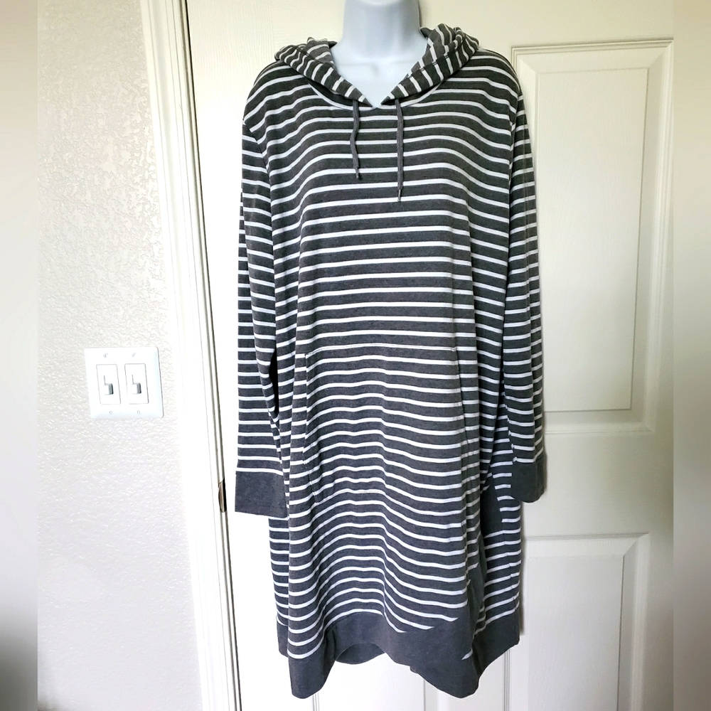 Hooded midi sweater dress